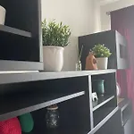 Viva - Cosy Flat In - Free Parking شقة